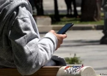 Skandali në Greqi/ Përgjohen qindra persona, mund të ndikojë në…