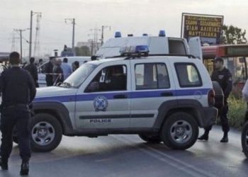 Pranga tre personave, u nisën për në Greqi me makinën plot me…