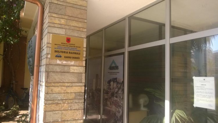 Dorëhiqet drejtoresha e Hipotekës së Durrësit