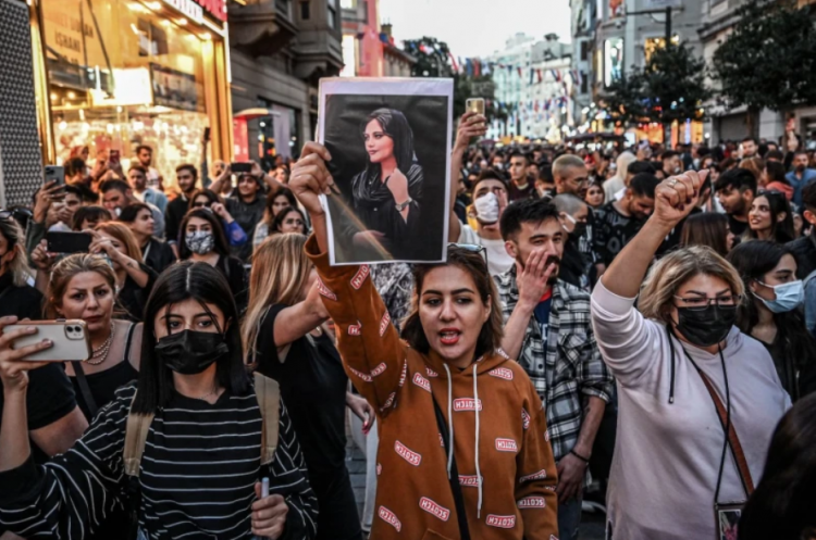 Mbi 200 persona janë vrarë gjatë protestave në Iran