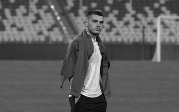 Dha frymën e fundit në fushë,i jepet lamtumira futbollistit kosovar
