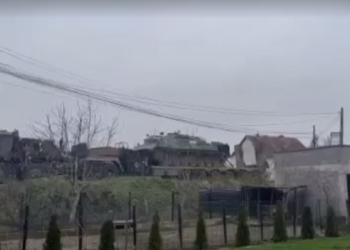 Kolona me automjete ushtarake të KFOR, drejt Mitrovicës së Veriut