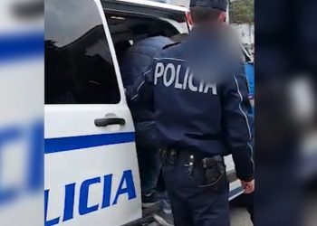 Me pistoletë në lokal, arrestohet 43-vjeçari me precedent kriminal