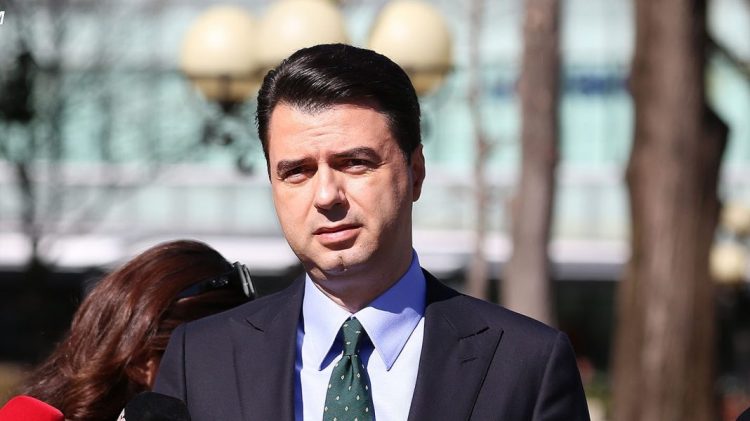 “E papranueshme”/ Gjuha fyese e Vuçiç, Basha mbron Kurtin