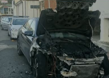 Digjen tre makina në Shkodër, çfarë dyshohet