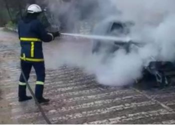 Digjet një makinë në Gjirokastër, dalin detajet e para