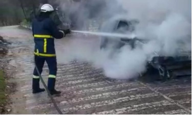 Digjet një makinë në Gjirokastër, dalin detajet e para