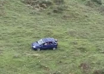 E rëndë/ Makina bie në humnerë në qafë Muzinë, dyshohet për viktima