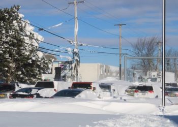 FOTO/ Stuhia e borës në Nju Jork bllokon makinat