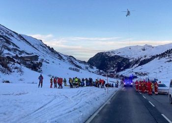 Tragjedi Krishtlindjesh, vdesin 10 vetë