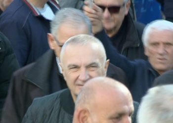 Pas pak protesta/ Meta mbërrin në selinë e PD, ja kush e shoqëron