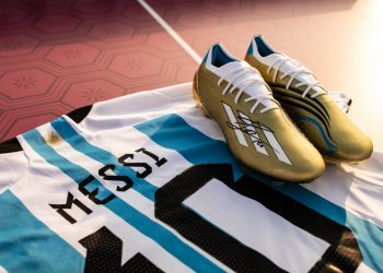 FOTO/ Thjesht unike, Messi me këpucë të personalizuara në Botëror