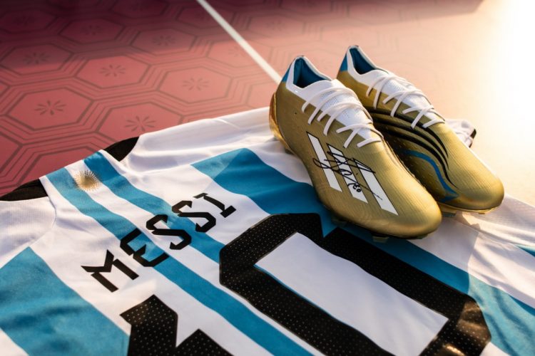 FOTO/ Thjesht unike, Messi me këpucë të personalizuara në Botëror