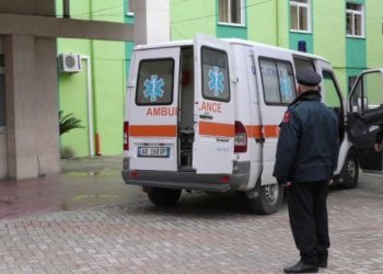 Rrahu barbarisht mjekun në Gramsh, arrestohet 18 vjeçari