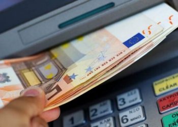 ALARMI/ Vidhen të dhënat bankare të qytetarëve shqiptarë