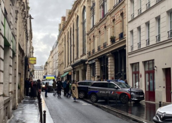 Tronditet Parisi/ Dy të vdekur dhe katër të plagosur nga të shtënat