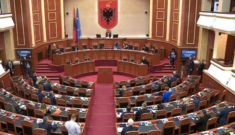 Kërkesat për peticione, si janë injoruar vazhdimisht nga Parlamenti