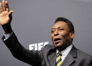 Lindi në kasolle, por pushtoi botën – Historia e Mbretit të Futbollit