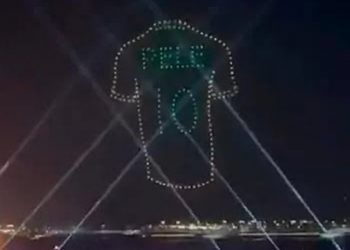 Në mbështetje të Pele, FIFA ngre 100 dronë mbi Doha
