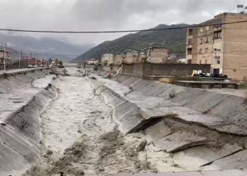 Dëmtohet argjinatura e Përroit të Zaranikës, përmbyten të mbjellat
