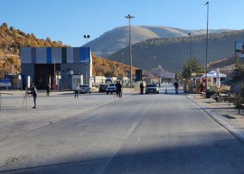 Bllokohet pika e kalimit Kufitar në Përmet