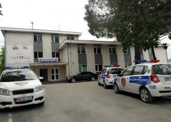 “Më ngacmoi”/ E reja në Fier denoncon në polici 71-vjeçarin