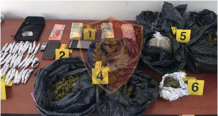 Kishte mbushur thasët me para dhe drogë, e pëson 20-vjeçari