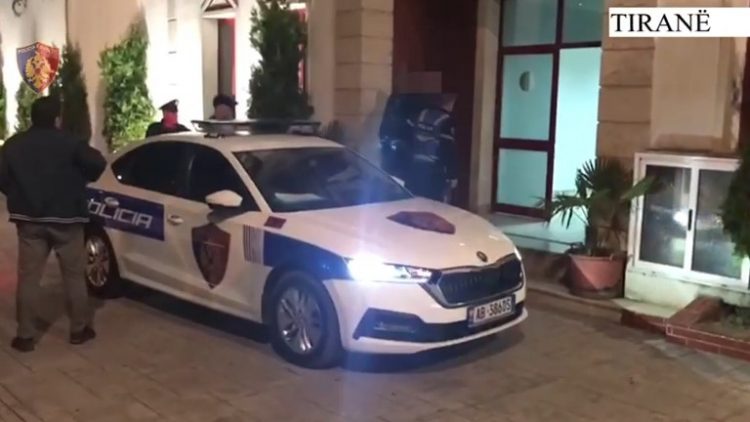 EMRI/ Po vinte në Shqipëri, arrestohet sapo zbret në Rinas i riu