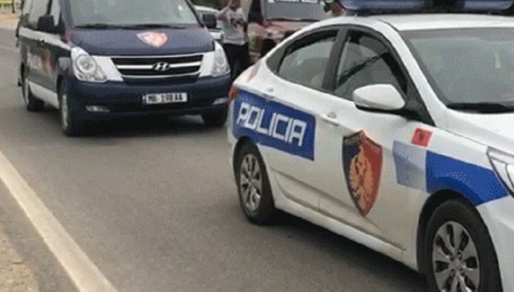 Të shtëna me armë në Nikël, i dehuri plagos shokun dhe veten