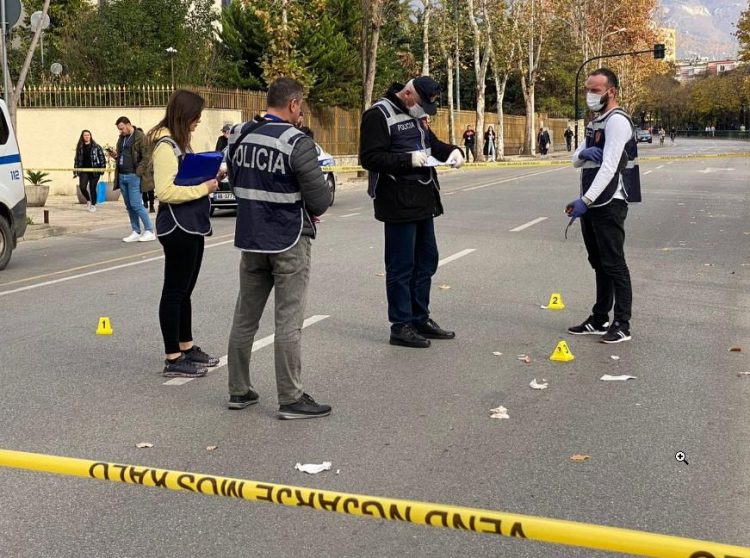 Ekspertët në vendngjarje, nisin hetimet pas grushtit ndaj Berishës