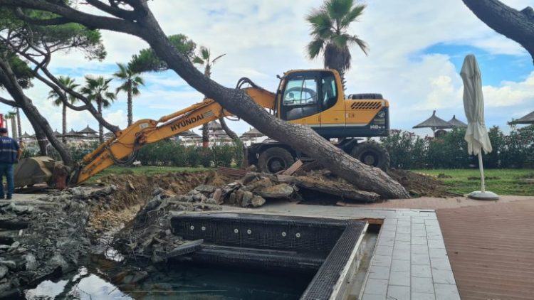 IKMT ndërhyn sërish te Prestige Resort, nxirren me forcë pushuesit