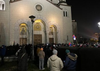 VIDEO/ Tensionet në Kosovë, serbët në Beograd: F*ck NATO