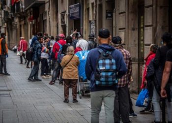 Shqiptarët po ikin, 69% e të punësuarve nuk plotësojnë dot nevojat