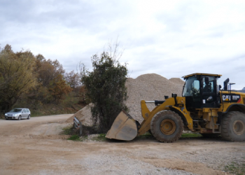 U harxhuan 10 mln euro, por rruga Librazhd-Peshkopi u la në mes