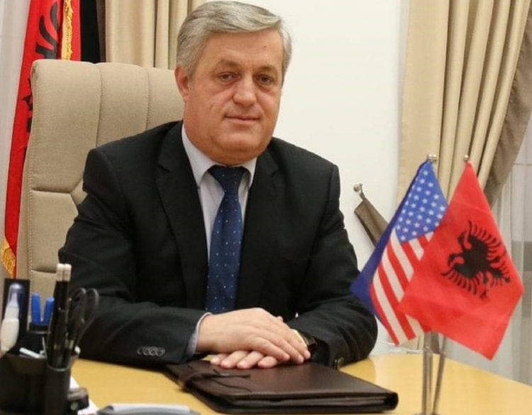 Protesta e 6 dhjetorit, Rrumbullaku takon zyrtarë të PD