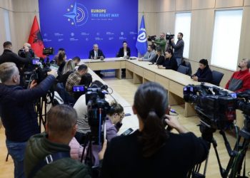 Të shtënat me armë në degën e PD në Kurbin, Berisha: Problem serioz