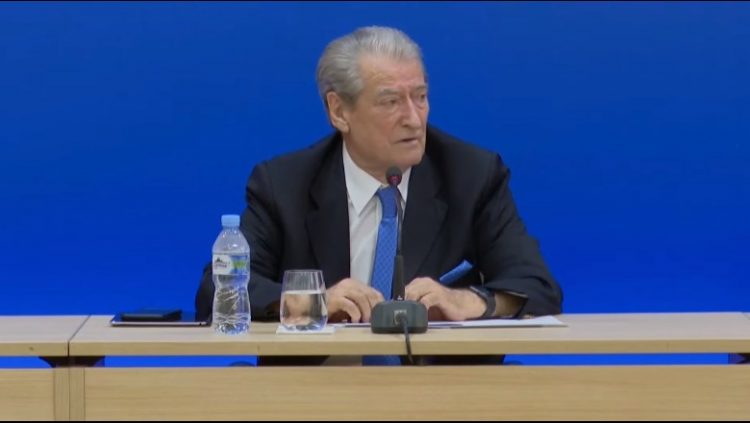 Shembja e pallatit, Berisha: Dëshpëruan familjet në prag festash