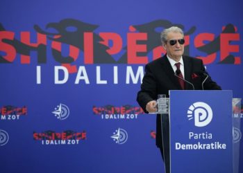 “Mos e miratoni”,Berisha ultimatum deputetëve për amnistinë fiskale