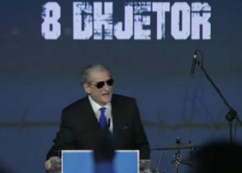 “Edi Rama bir xhelati”, Berisha ngre sallën në këmbë