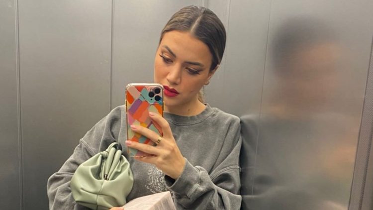 Çfarë i ka ndodhur? Sara Hoxha tregon të nxirat në trup