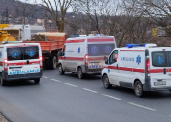 Sërish tensione në Kosovë, serbët bllokojnë rrugët në Rudarë