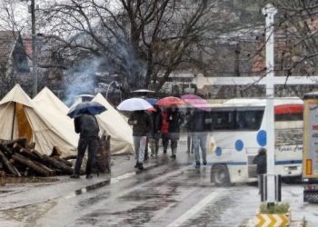 Veriu i Kosovës ende i bllokuar, mbyllen shkollat