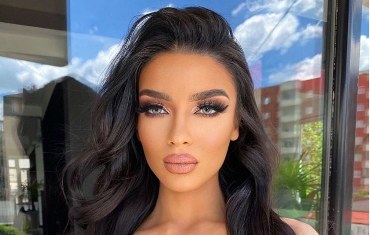 Shkaku një koment, ish-konkurentja e “Përputhen” mallkon ndjekësen