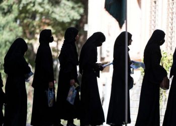 Talebanët mbyllin universitetet për gratë