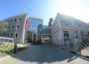 Vodhën makinën dhe e modifikuan, arrestohen 2 “skifterët” në Tiranë