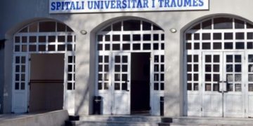 Dhunohet me sende të forta mjeku, përfundon në koma te Trauma