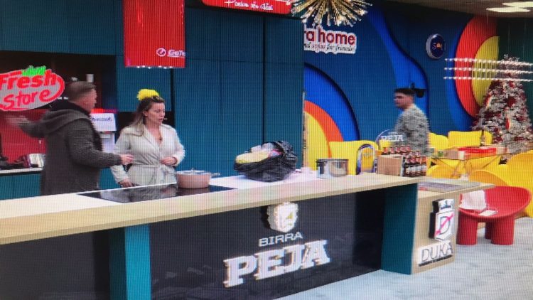 “Çfarë bëni kështu… antipatik”, Plas mes Efit dhe Gent Hazizajt