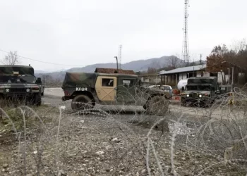 Tensionet në veri, BBC: Serbia vendos ushtrinë në gatishmëri