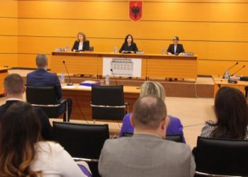 Vettingu “rrëzoi” më shumë se gjysmën e prokurorëve dhe gjykatësve