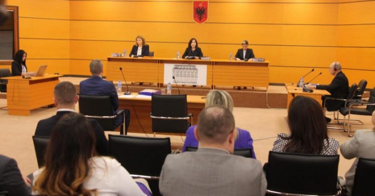 Vettingu “rrëzoi” më shumë se gjysmën e prokurorëve dhe gjykatësve